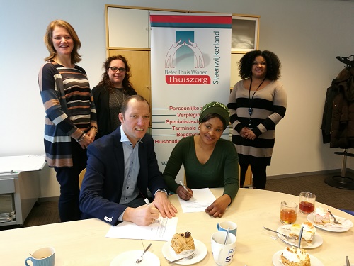Myriam tekent BBL contract Beter Thuis Wonen
